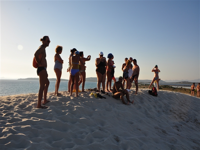 Il gruppo di intrepidi esploratori è giunto sulla cima della duna di Sabbia.